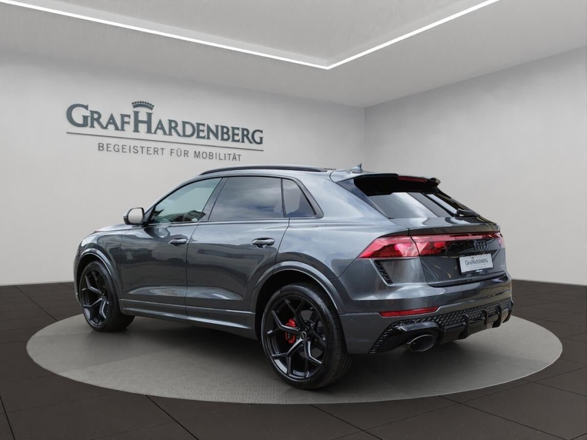 Audi RS Q8 SUV performance