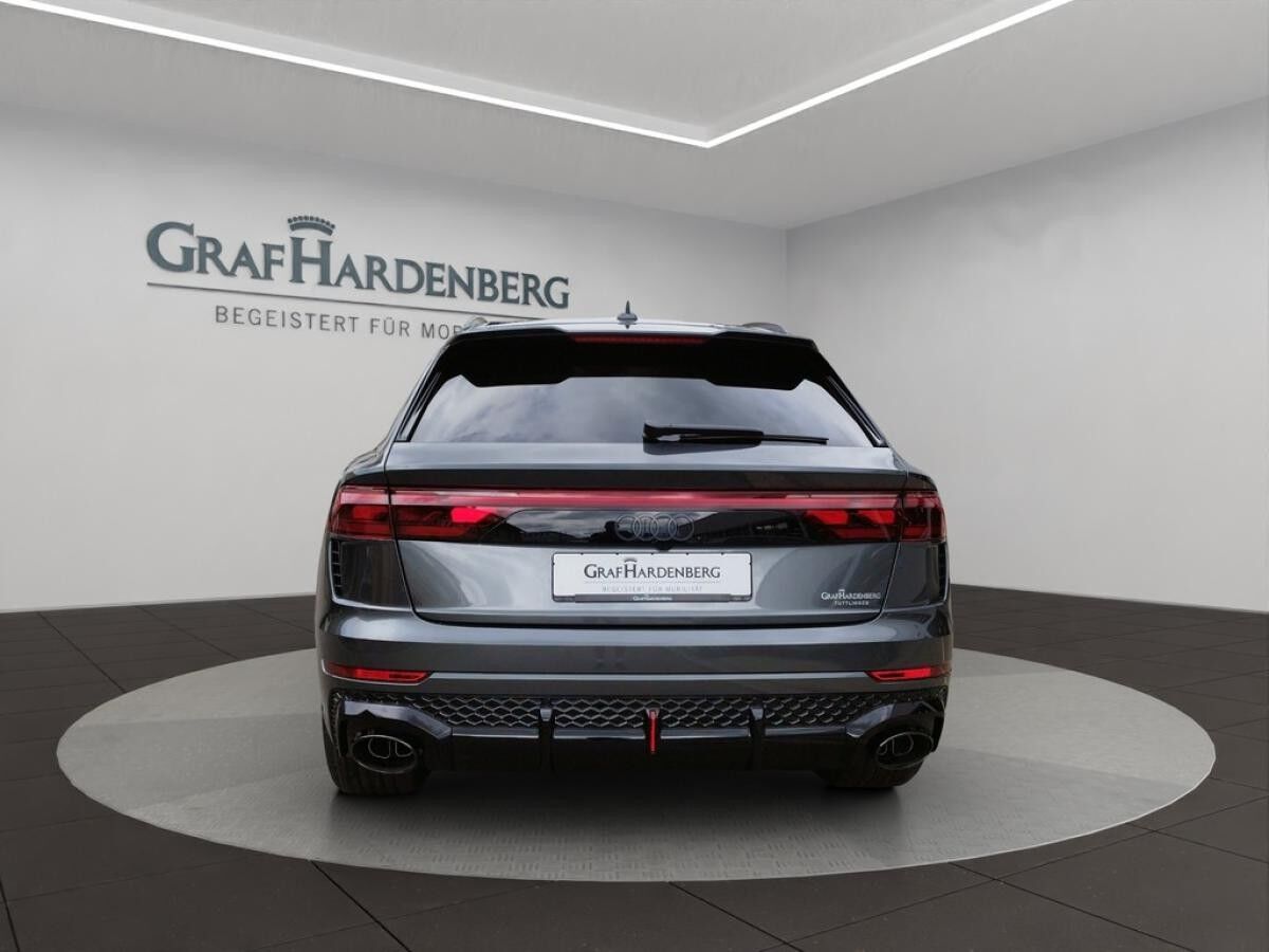 Audi RS Q8 SUV performance