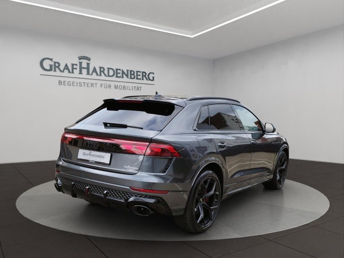 Audi RS Q8 SUV performance