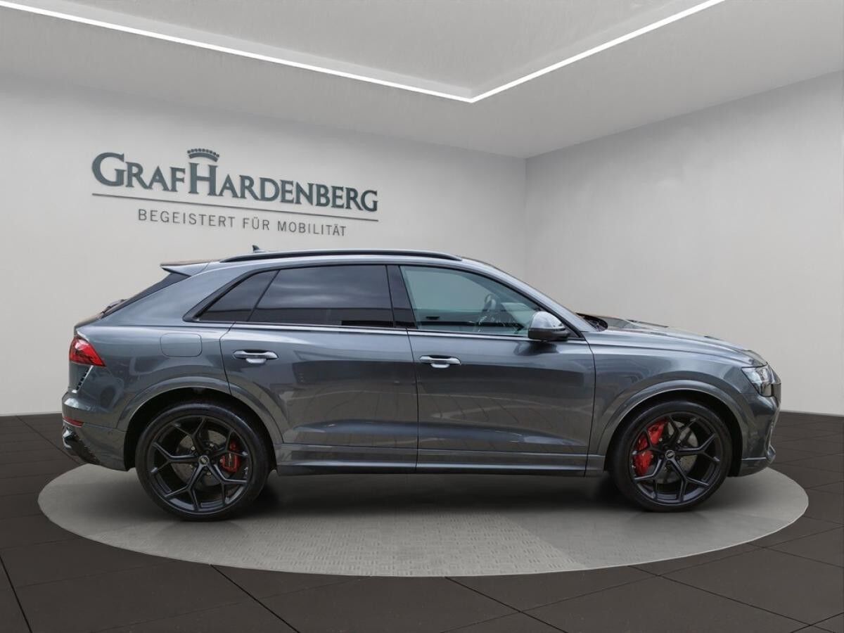 Audi RS Q8 SUV performance