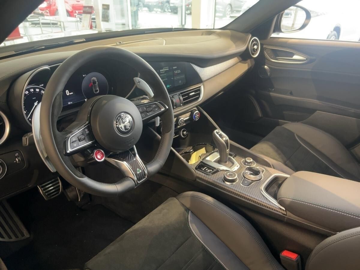 Alfa Romeo Giulia 2.9 V6 Bi-Turbo Quadrifoglio *SOFORT VERFÜGBAR*