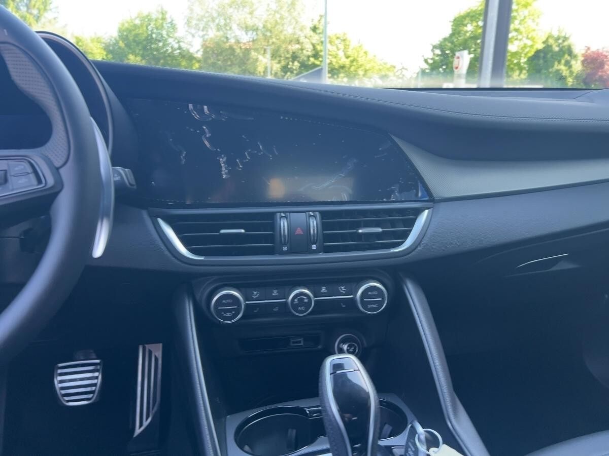 Alfa Romeo Giulia 2.0 Veloce Q4 - *Sofort Verfügbar* Alfa Romeo Giulia 2.0 Veloce Q4 - *Sofort Verfügbar*