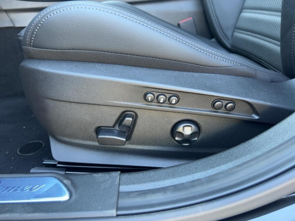 Alfa Romeo Giulia 2.0 Veloce Q4 - *Sofort Verfügbar* Alfa Romeo Giulia 2.0 Veloce Q4 - *Sofort Verfügbar*