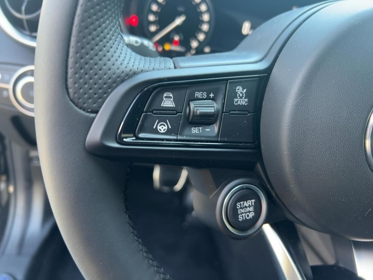 Alfa Romeo Giulia 2.0 Veloce Q4 Leder Navi Kamera *Sofort Verfügbar*