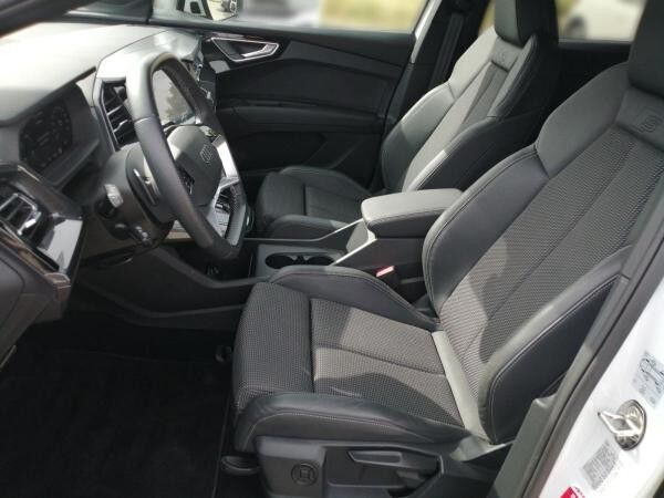 Audi Q4 e-tron Q4 Sportback e-tron 50 qu S-line Matrix Blackline