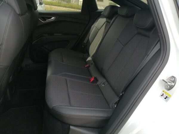 Audi Q4 e-tron Q4 Sportback e-tron 50 qu S-line Matrix Blackline