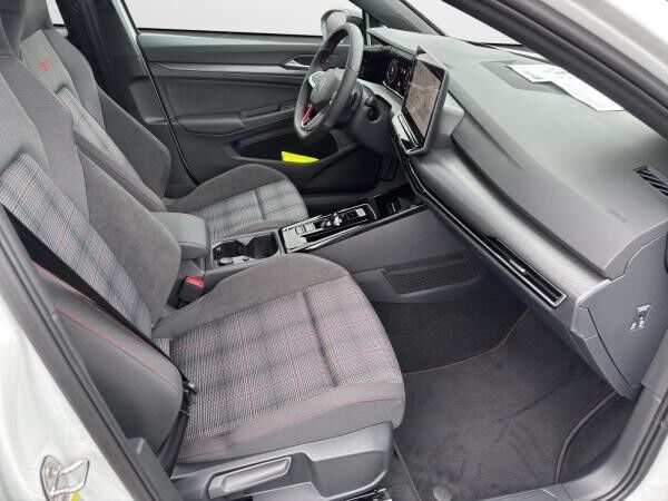 Volkswagen Golf GTI 8 2.0 TSI DSG