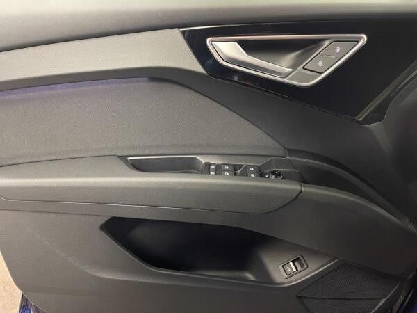 Audi Q4 e-tron 45 AHK LED LM 19" Navi PDC Tempomat