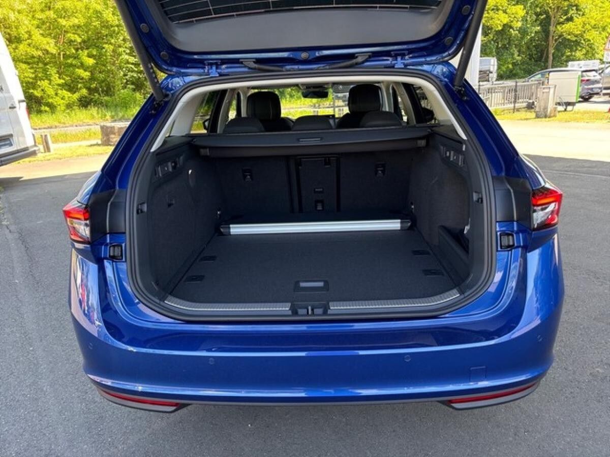 Skoda Superb Combi 2.0 TSI DSG 4x4 Selection +AHK+BHZFS+NAVI+RFK