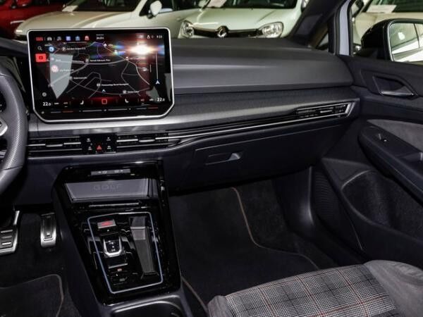 Volkswagen Golf VIII 2,0 TSI DSG GTI Black Style Matrix ACC Navi R-Kamera
