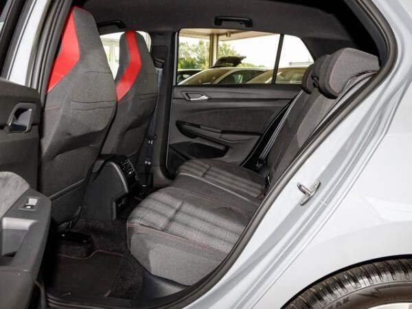 Volkswagen Golf VIII 2,0 TSI DSG GTI Black Style Matrix ACC Navi R-Kamera