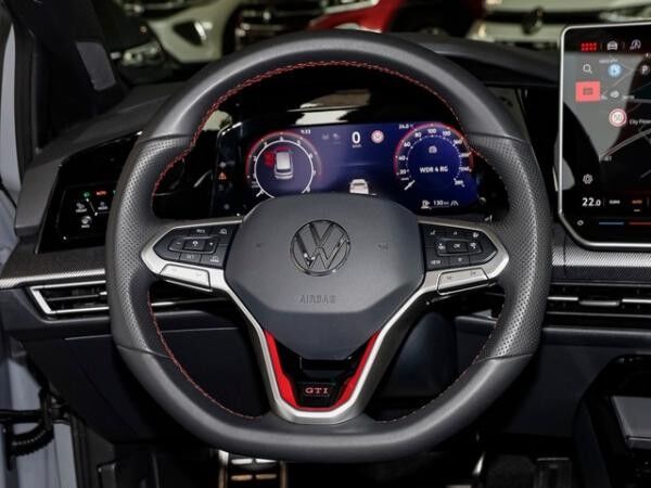 Volkswagen Golf VIII 2,0 TSI DSG GTI Black Style Matrix ACC Navi R-Kamera