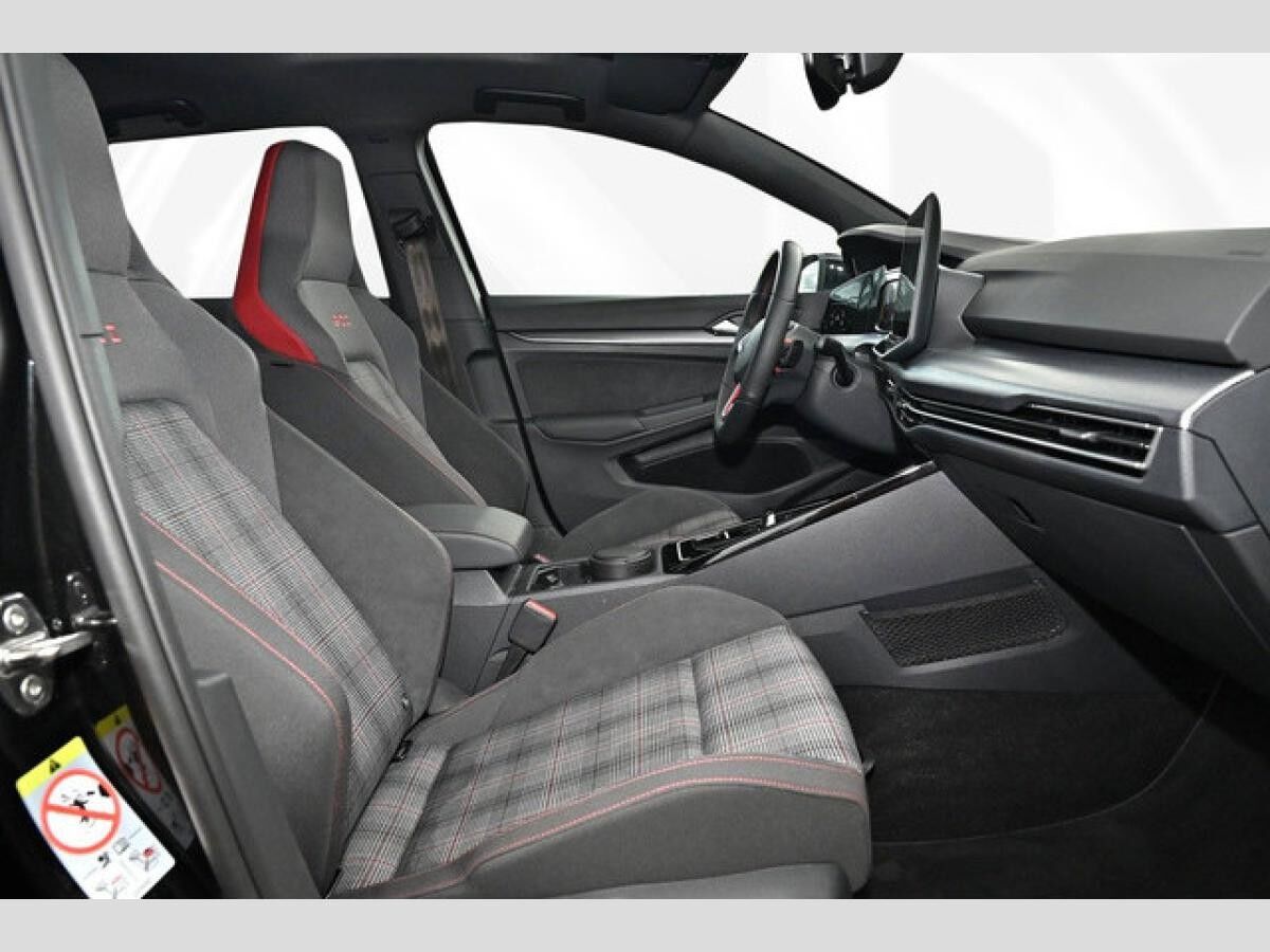 Volkswagen Golf VIII 2.0 TSI DSG GTI Black Style