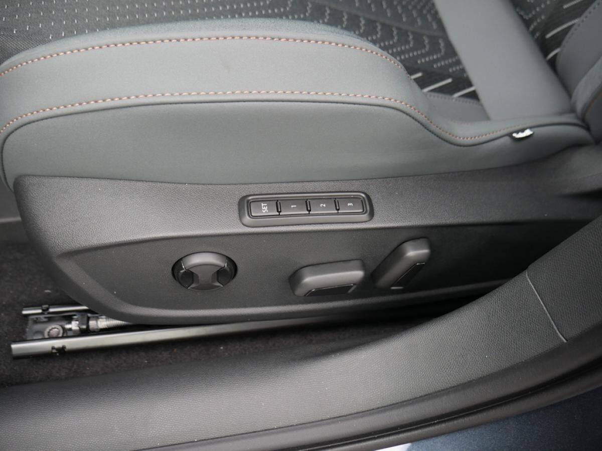 Cupra Leon VZ Extreme 2.0 TSI - DCC KAMERA ACC LED PANO *SN210*