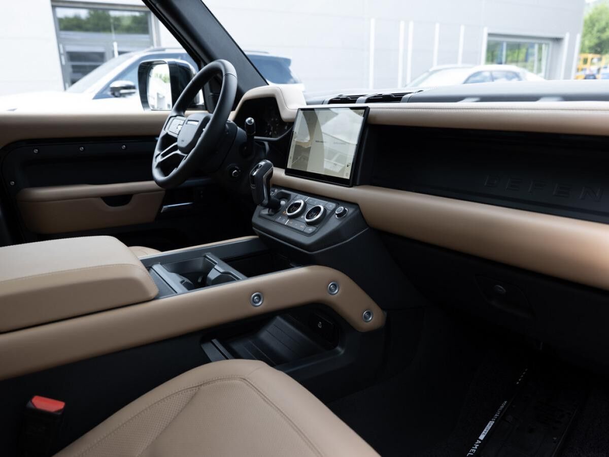Land Rover Defender P425 X-Dynamic HSE