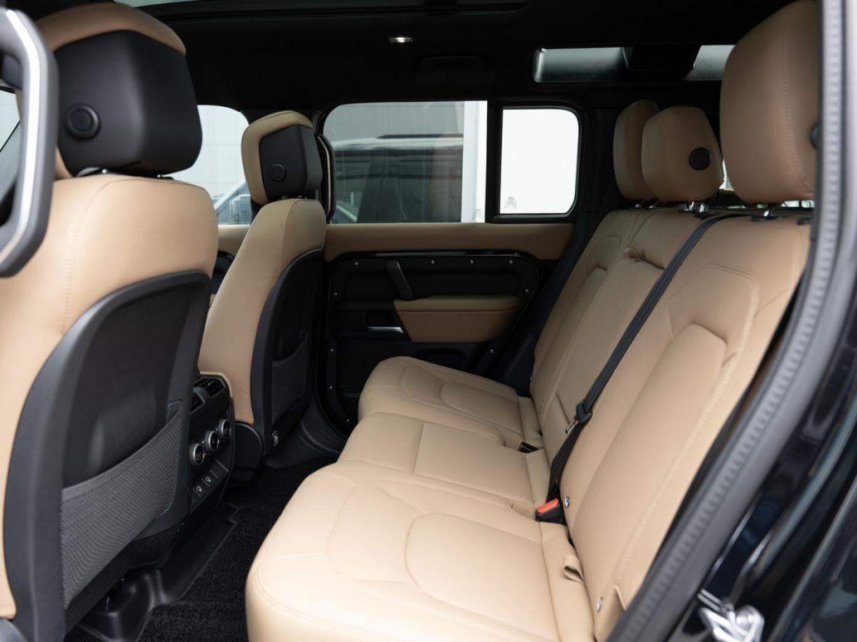 Land Rover Defender P425 X-Dynamic HSE