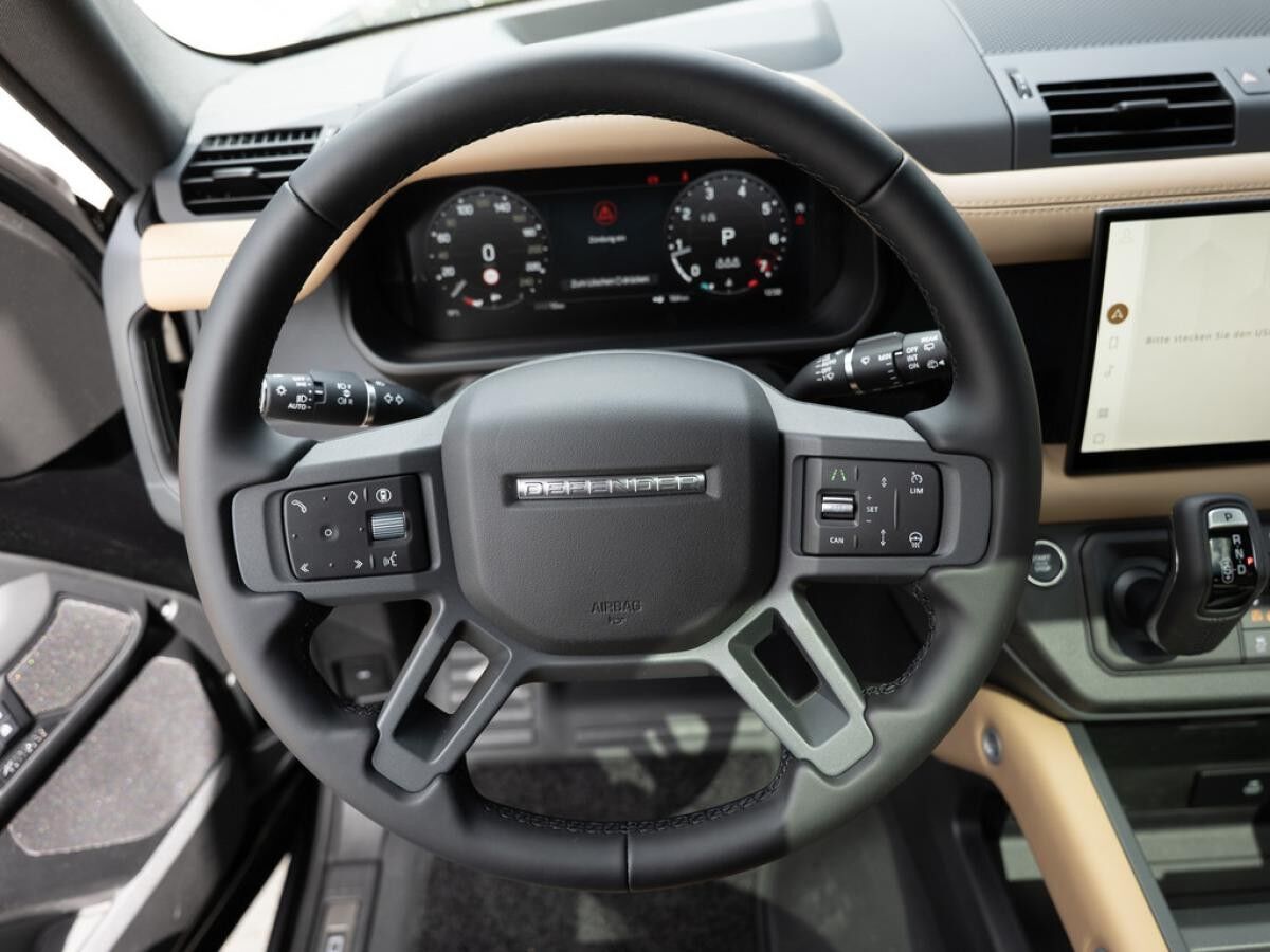 Land Rover Defender P425 X-Dynamic HSE