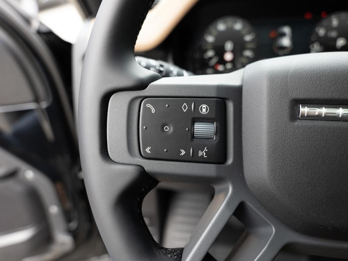 Land Rover Defender P425 X-Dynamic HSE