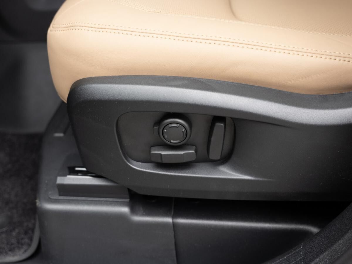 Land Rover Defender P425 X-Dynamic HSE