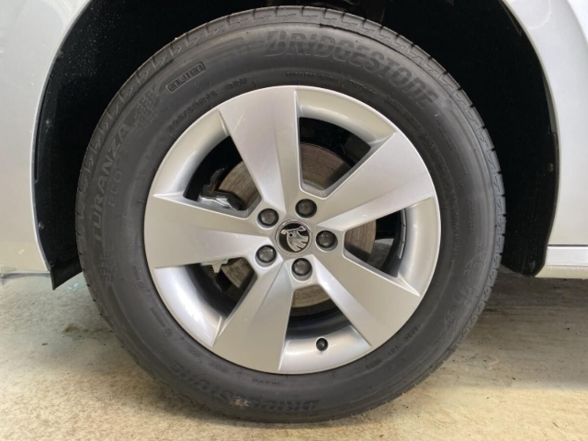 Skoda Kamiq Essence 1.0 TSI, Winter-Paket, Infotainment Basic, 16" Alu