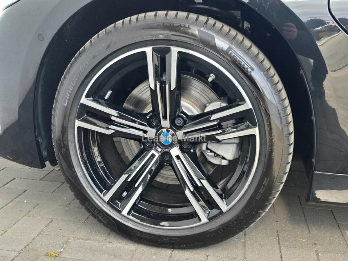 BMW 330 e xDrive Automatik M Sportpaket Sport Aut.