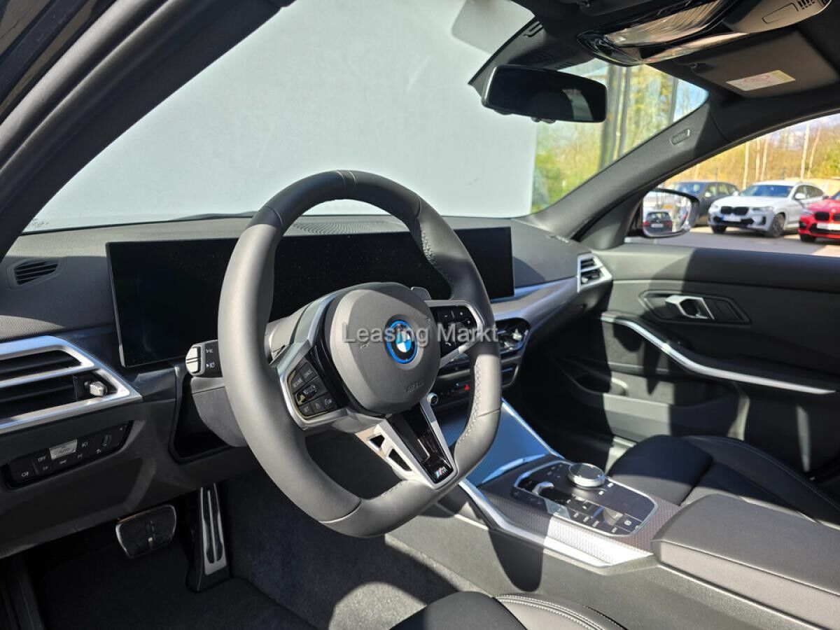 BMW 330 e xDrive Automatik M Sportpaket Sport Aut.