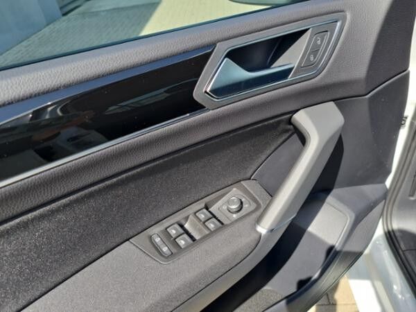 Volkswagen Touran 1.5 TSI DSG Highline+AHK+NAVI+WR+KAMERA+L