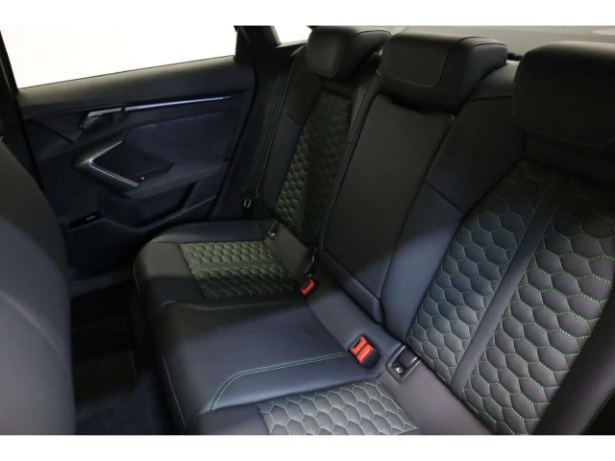 Audi RS3 Limousine TFSI quattro 280 km/h Java Grün Metallic
