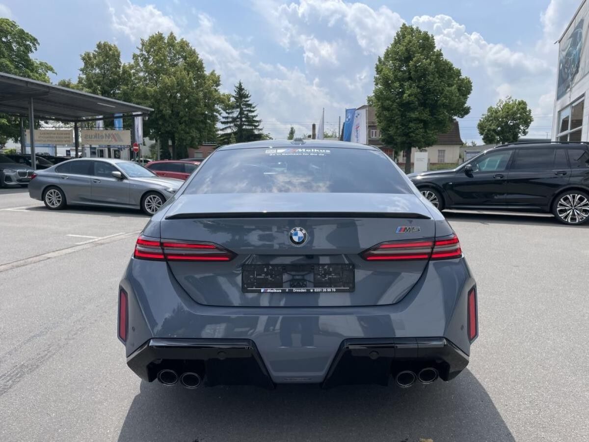 BMW M5 Limousine - Driving Assistent Professional - Bowers & Wilkins - Aktive Sitzlüftung