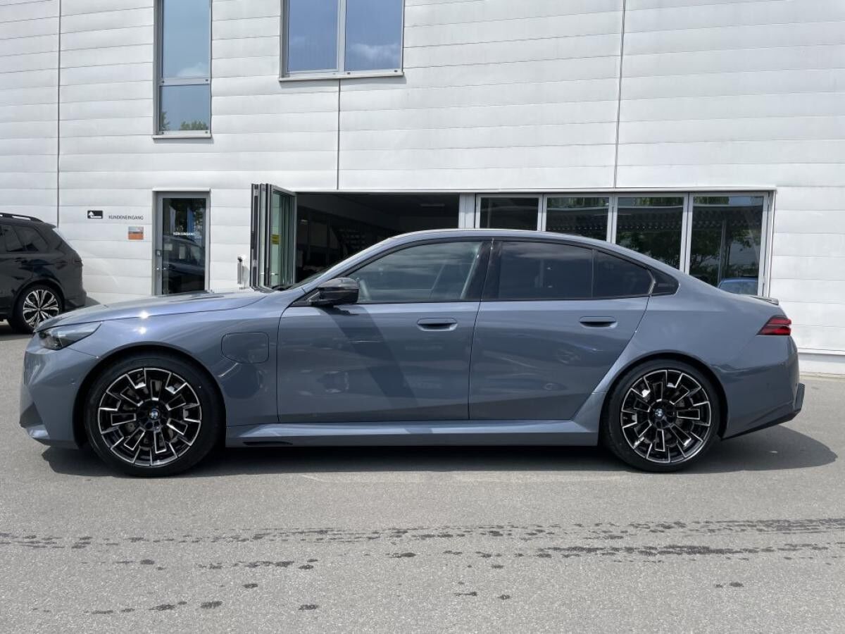 BMW M5 Limousine - Driving Assistent Professional - Bowers & Wilkins - Aktive Sitzlüftung