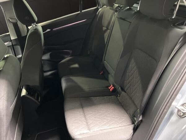 Volkswagen Golf Var. 2.0 TDI LIFE*LED*ACC*DSG*NAV*AHK*HuD*