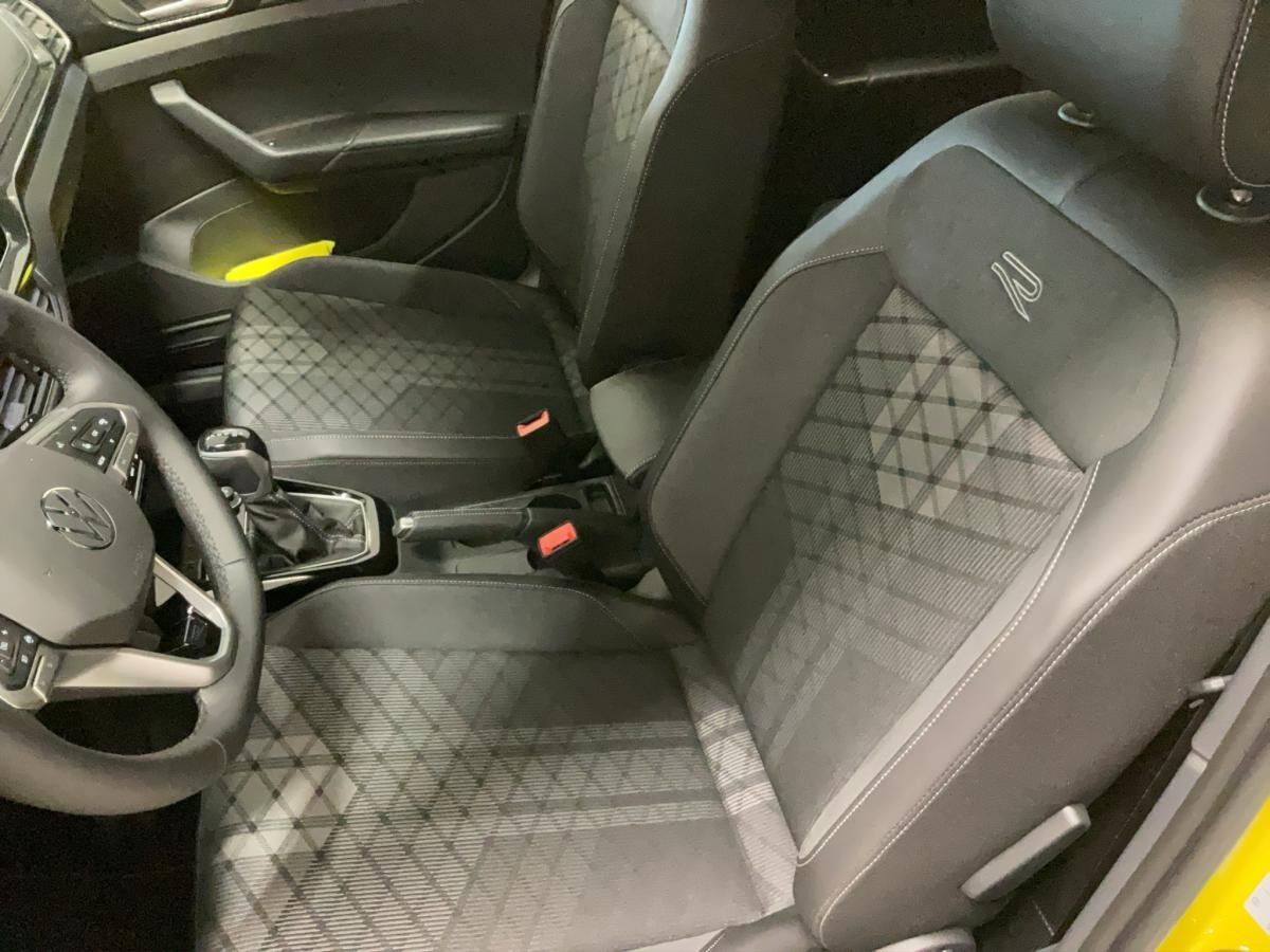 Volkswagen T-Cross R-Line Black 1.0 TSI DSG *18"/KAM/MATRIX*