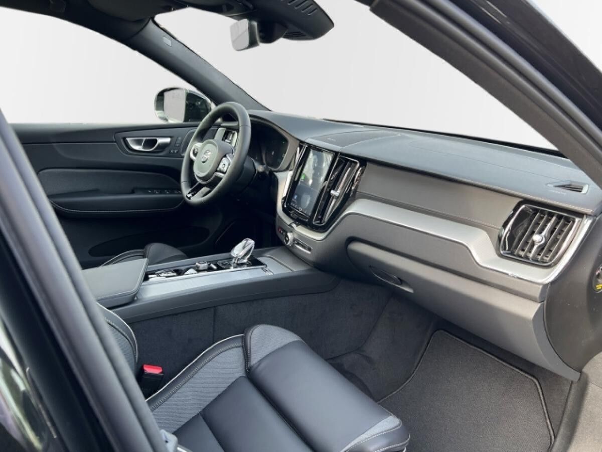 Volvo XC60 B4 Diesel AWD Ultimate Dark * Vorführwagen Aktion*