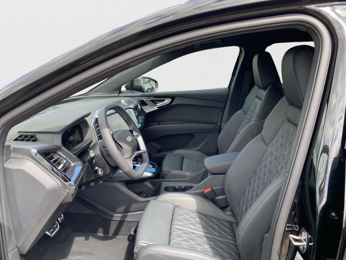 Audi Q4 e-tron 45 e-tron S-line Matrix Sonos ACC