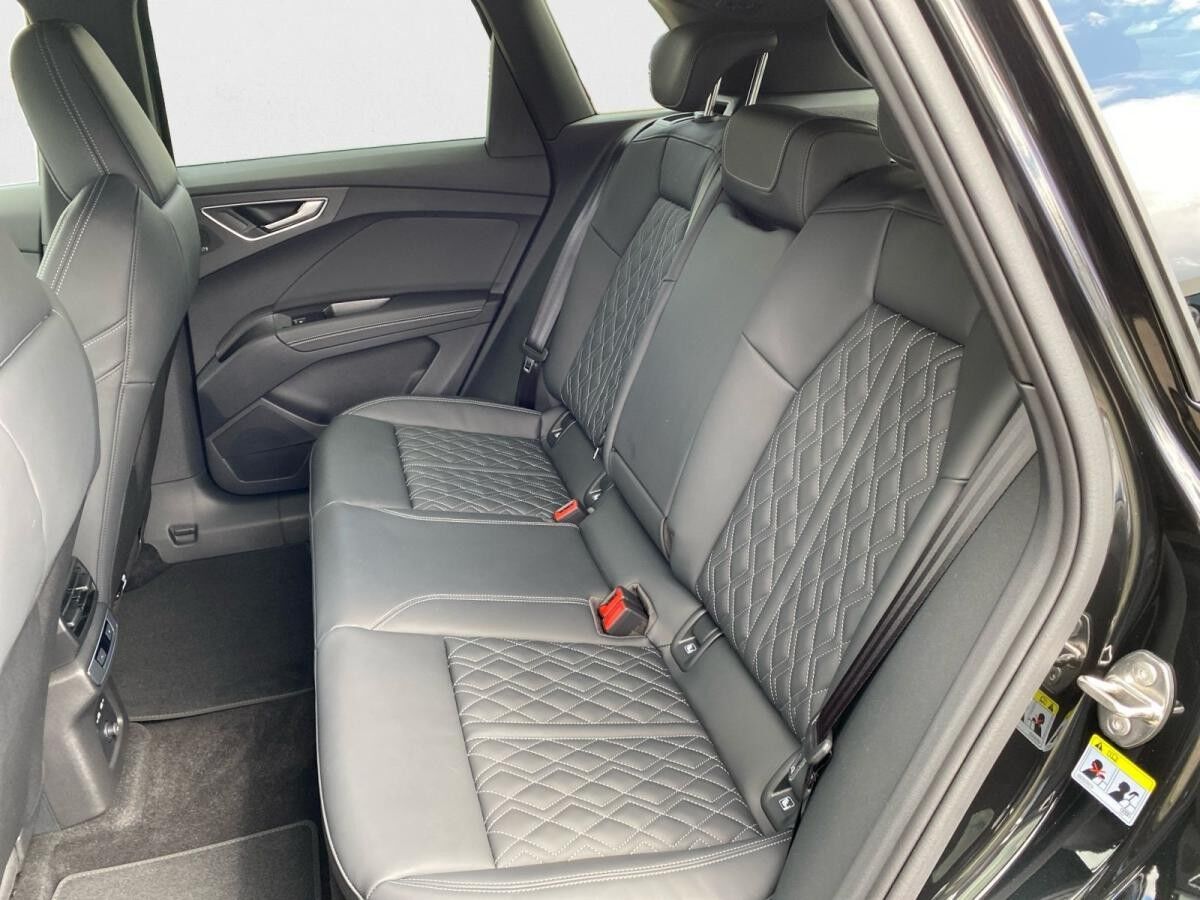 Audi Q4 e-tron 45 e-tron S-line Matrix Sonos ACC