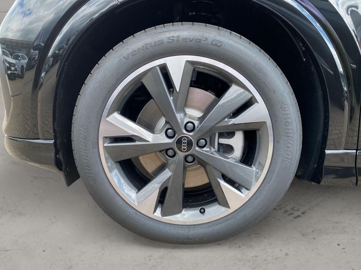Audi Q4 e-tron 45 e-tron S-line Matrix Sonos ACC