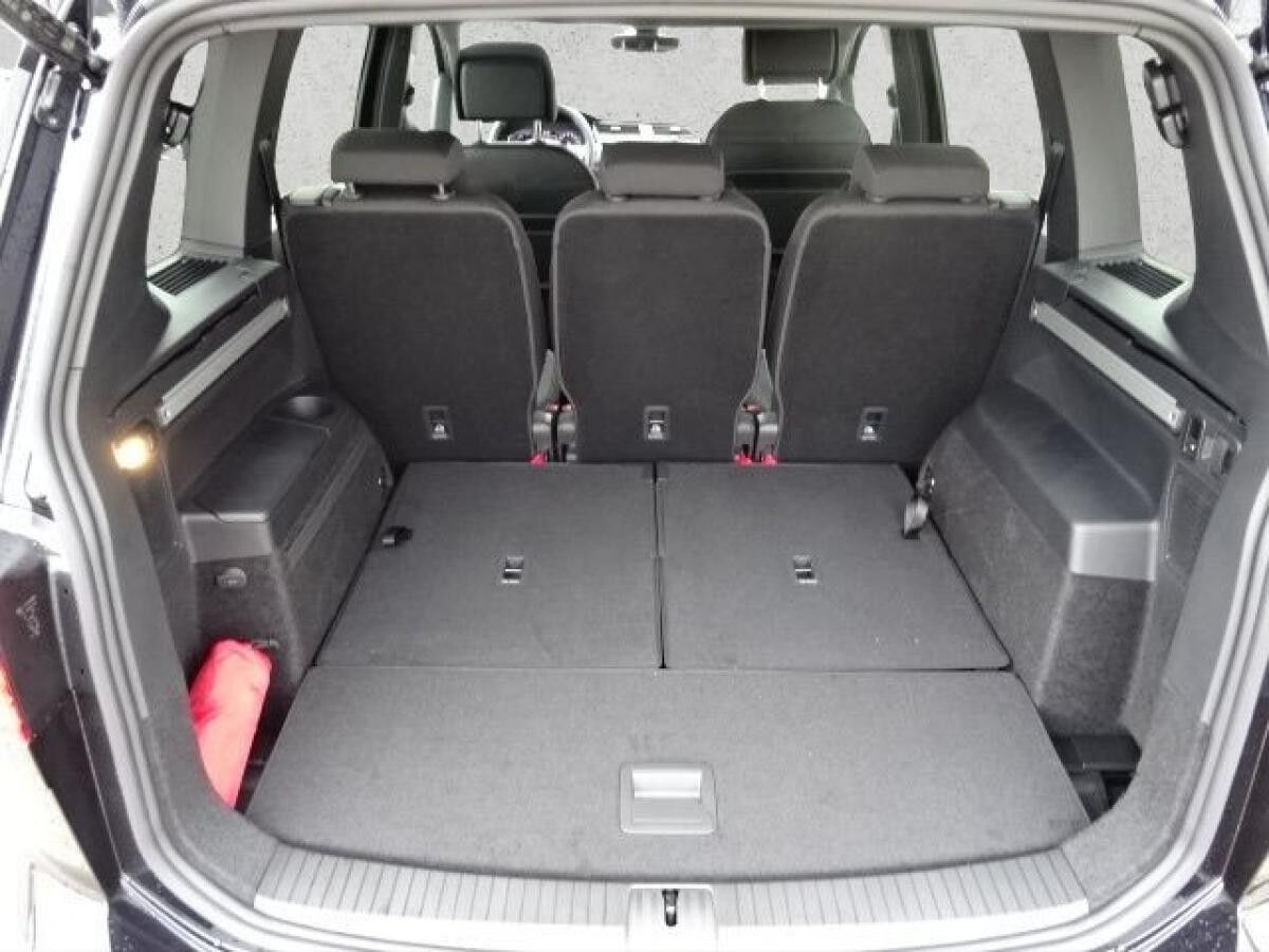 Volkswagen Touran HL R-Line 2.0 TDI DSG Volkswagen Touran HL R-Line 2.0 TDI DSG