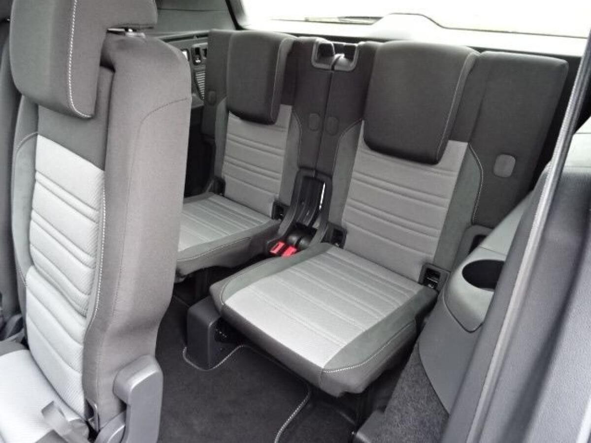 Volkswagen Touran HL R-Line 2.0 TDI DSG Volkswagen Touran HL R-Line 2.0 TDI DSG