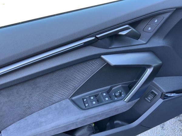 Audi RS3 Sportback S tronic+280km/h+PANO+NAVI