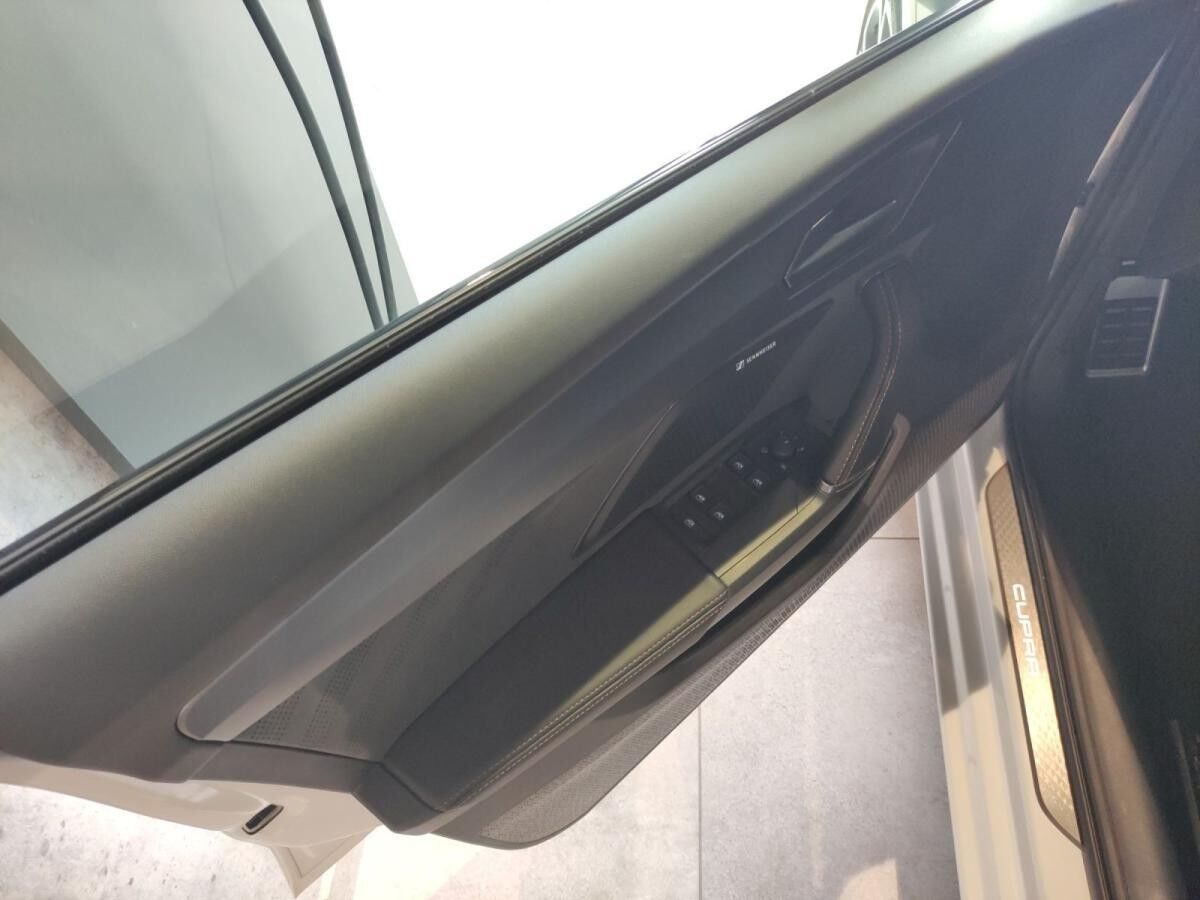 Cupra Leon Sportstourer 1.5 e-Hybrid VZ Intelligent Drive Matrix