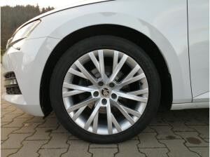 Skoda Superb Combi Amb. TSI DSG LED AHK virtual 18"