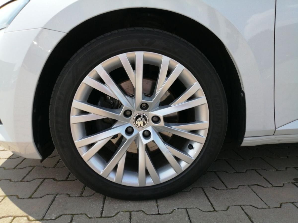 Skoda Superb Combi Amb. TSI DSG LED AHK virtual 18"