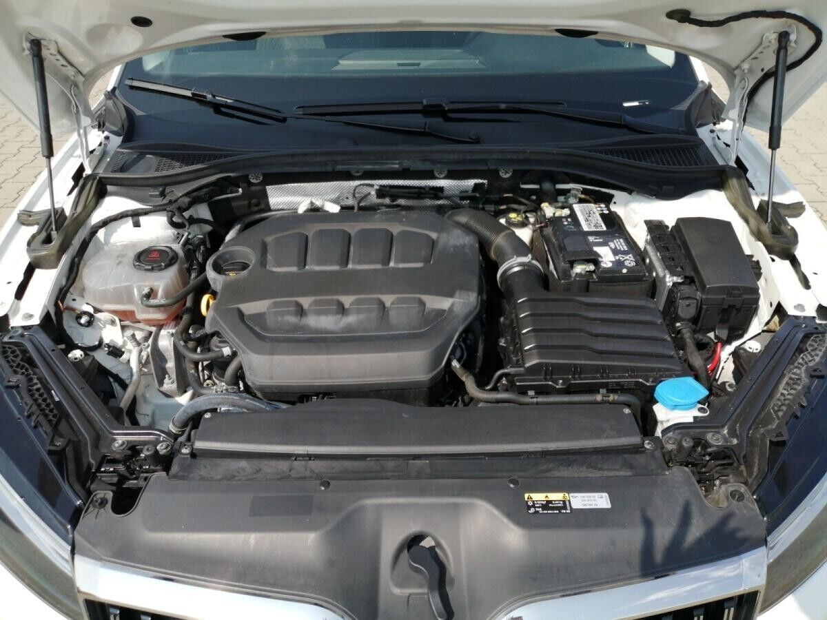 Skoda Superb Combi Amb. TSI DSG LED AHK virtual 18"