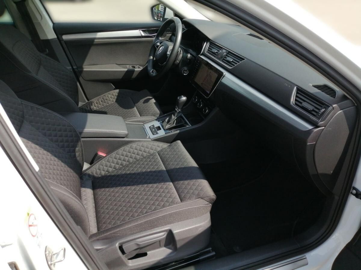 Skoda Superb Combi Amb. TSI DSG LED AHK virtual 18"