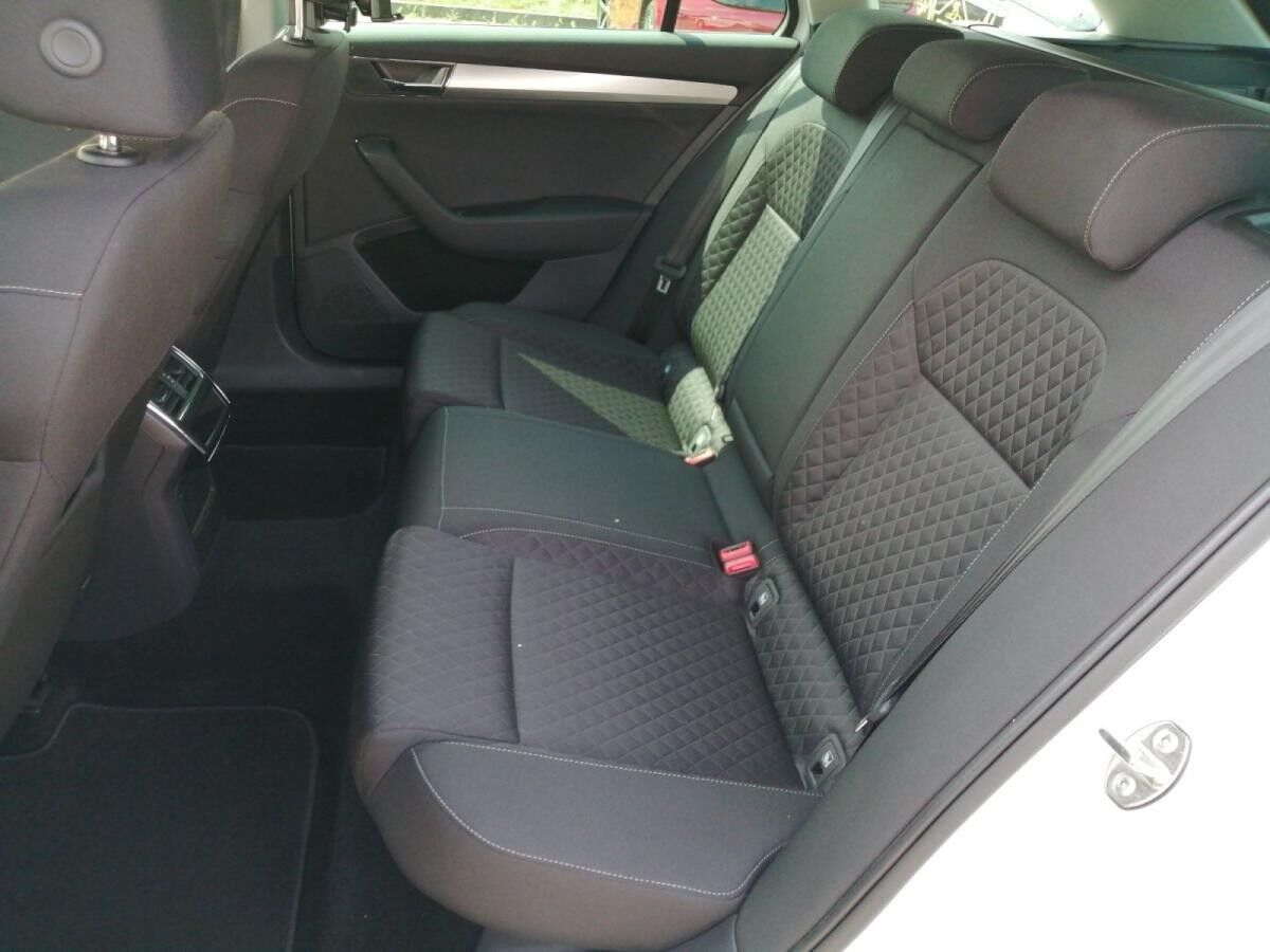 Skoda Superb Combi Amb. TSI DSG LED AHK virtual 18"