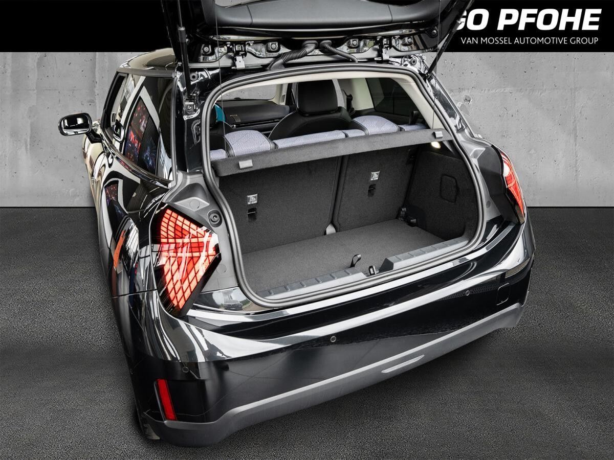 MINI Cooper SE Classic Trim 18 Zoll Head Up Panodach