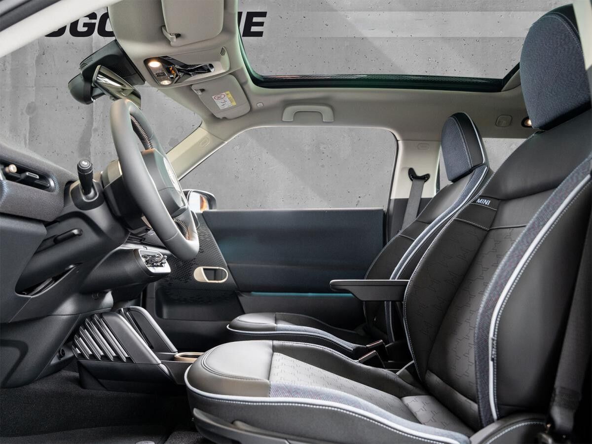 MINI Cooper SE Classic Trim 18 Zoll Head Up Panodach