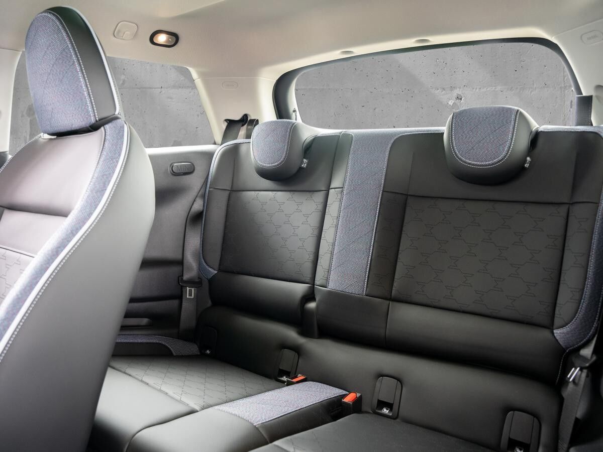 MINI Cooper SE Classic Trim 18 Zoll Head Up Panodach