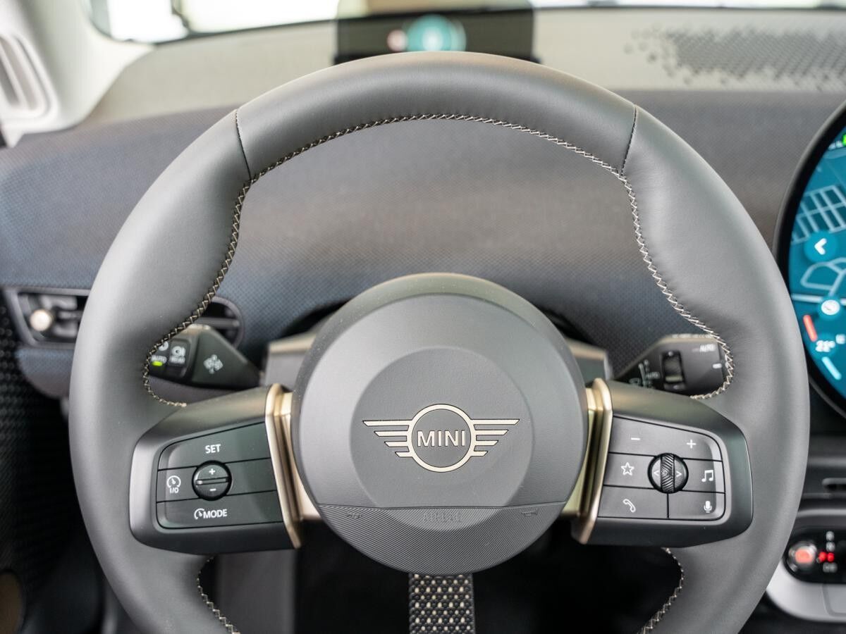 MINI Cooper SE Classic Trim 18 Zoll Head Up Panodach