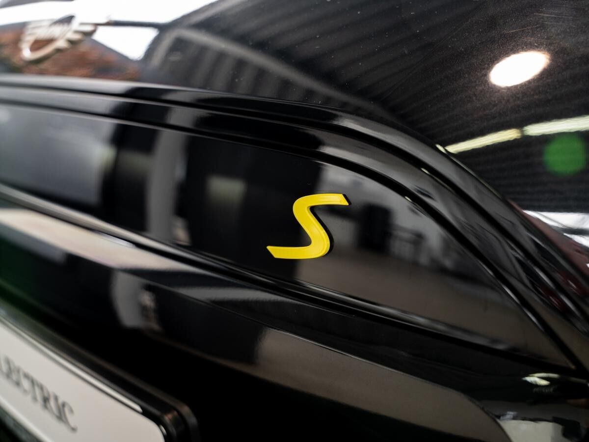 MINI Cooper SE Classic Trim 18 Zoll Head Up Panodach